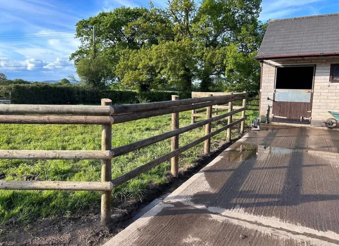 RT Equestrian (Upper Hill Stables)
